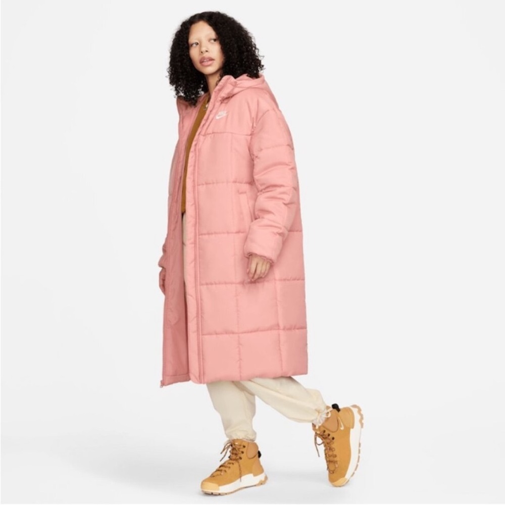 Nike Women's Blush Pink Puffer Jacket 🩷